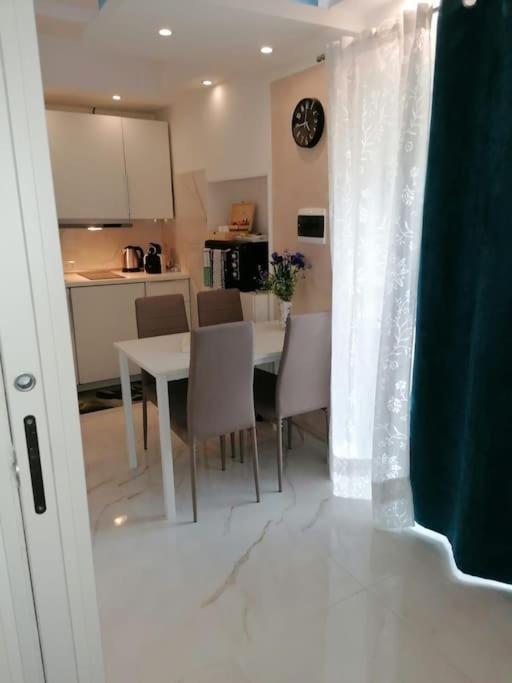 Fiumicino Aeroporto Casa Vacanze Iris Екстериор снимка